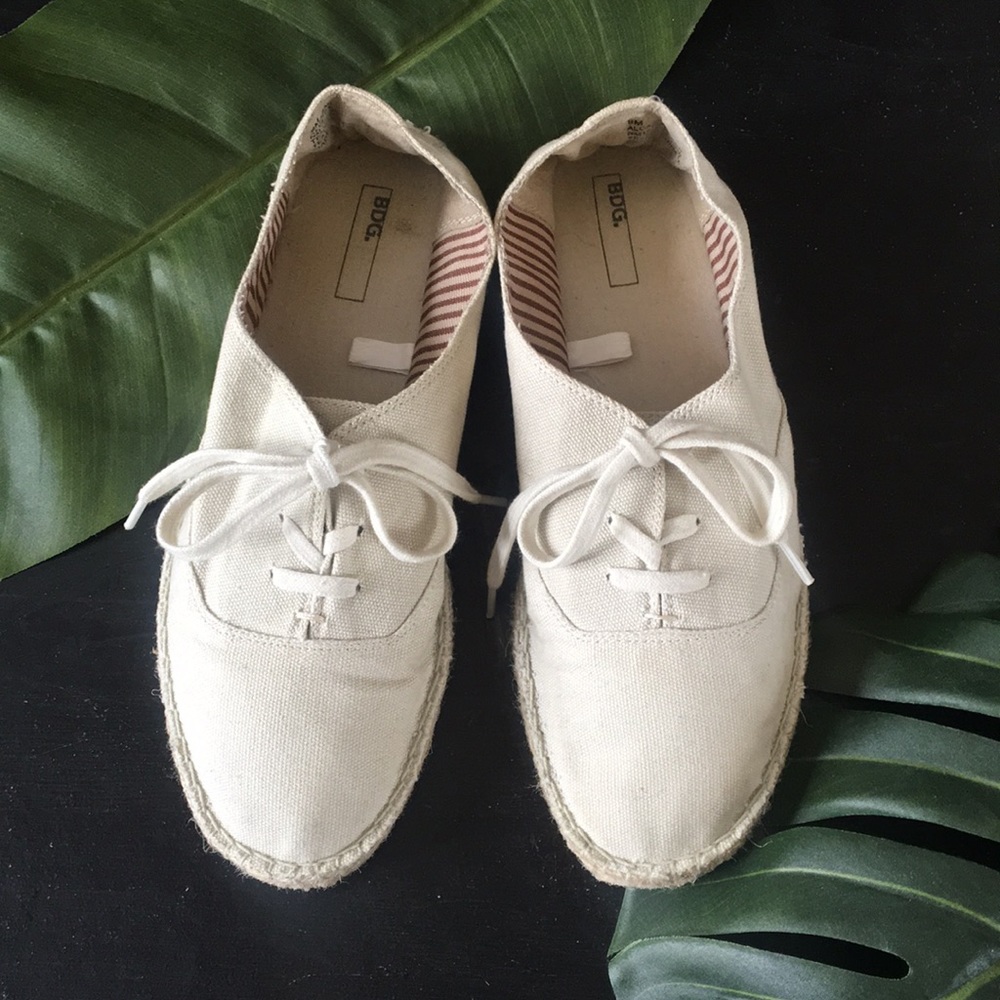 BDG CANVAS LACE-UP ESPADRILLE FLATS